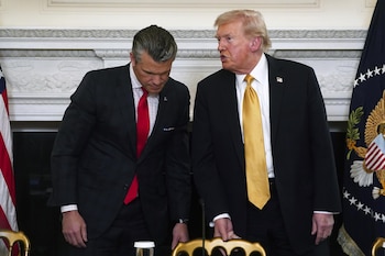 Pete Hegseth et Trump. Depuis