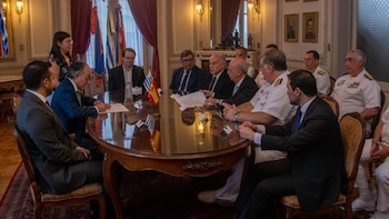 Signature du contrat entre