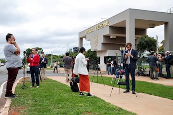 Des journalistes à la périphérie de