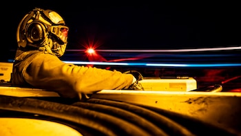 Le porte-avions soutient le commandement
