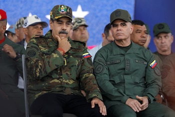 Nicolas Maduro siège avec