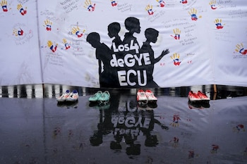 Une banderole à l'extérieur