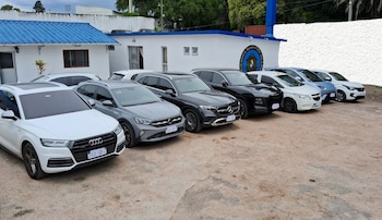 La police a saisi plusieurs voitures
