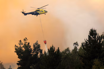 La Conaf et les Pompiers se battent actuellement