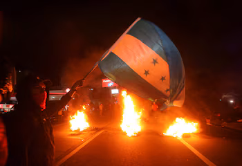 Les manifestants participent à une manifestation,