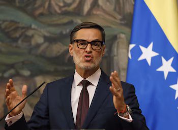 Félix Plasencia assume la Chancellerie