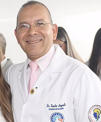 Le Dr Carlos Angulo était