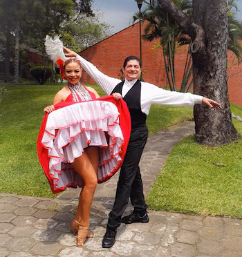 Avec une formation à Cuba, Londres