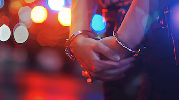 Les autorités ont saisi deux véhicules et des motos