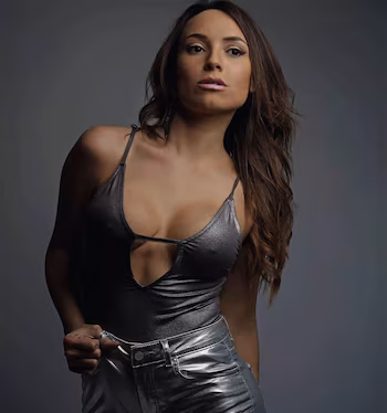 Alors qu'il était assigné à résidence, il a décidé