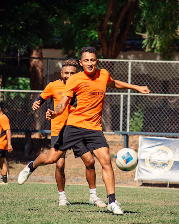 La Commission des Licences avertit Águila de sanctions si elle ne respecte pas la remise des preuves de paiement à ses joueurs./(CD Águila Networks)