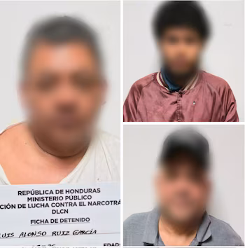 Trois individus, dont René Bayardo Juárez Molina et Luis Alonso Ruiz García, sont arrêtés pour trafic de drogue après l'opération anti-Mara Salvatrucha./ (Ministère Public)