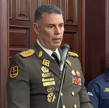   L'actuel commandant général de la Garde nationale, le MG Juan Ernesto Sulbarán Quintero, était le supérieur du GD Vidal Francisco Coraspe.