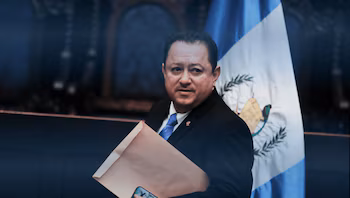 La récente déclaration de l'ambassade du Canada et de l'Organisation des États américains (OEA) a mis en question la légitimité du processus qui a conduit Walter Mazariegos à être réélu recteur de l'Université de San Carlos de Guatemala (Usac). 