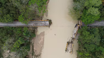 La province d'Espaillat a bénéficié d'une inspection et d'actions prioritaires pour réhabiliter les ponts, les ravins et les systèmes électriques après les crues historiques de la rivière Yásica. (Photo fournie par le Ministère de la Présidence)