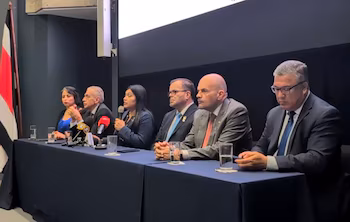 Les recteurs ont demandé une augmentation proche de 3 %, soit l'équivalent de près de 30 milliards de livres sterling supplémentaires. Avec l'aimable autorisation de la Fédération étudiante UNED Transmission