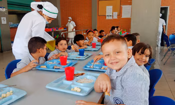 L’un des programmes que le bureau recommande de revoir est le programme d’alimentation scolaire JUNAEB, qui profite à des milliers d’enfants à faible revenu. (Photo de référence). 