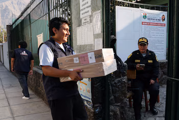 Le Tribunal électoral suprême de Bolivie demande à plus de 91 000 jurés de garantir la transparence le jour du scrutin. (Reuters/Manuel Orbegozo)