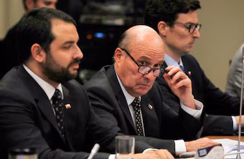 Le projet est l'œuvre du ministre des Finances, Jorge Quiroz, et plusieurs experts ont prévenu que son ampleur risquerait de gêner le débat législatif.