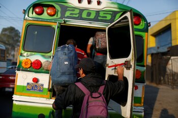 La technologie installée dans les bus permettra à l'État de superviser et d'optimiser les itinéraires de transports publics avec des données en temps réel. (Reuters/José Cabezas)