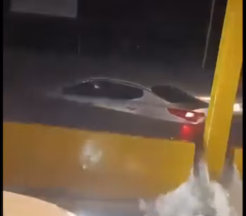 Les autorités ont conseillé de reporter les activités commerciales non essentielles et de rester attentifs aux canaux officiels jusqu'à ce que les conditions météorologiques s'améliorent en République dominicaine. (Photo gracieuseté des réseaux sociaux)