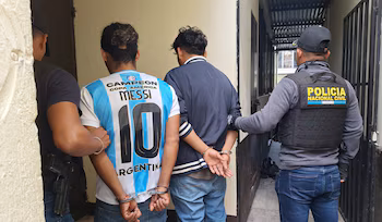 La principale hypothèse du crime concerne une possible vengeance liée à un conflit amoureux, selon les rapports de police et les enquêteurs. (Photo fournie par la police guatémaltèque)