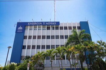 Les institutions de l'État doivent effectuer une maintenance préventive périodique pour optimiser les performances et réduire la consommation électrique des équipements de climatisation. (Photo fournie par le ministère de l'Énergie et des Mines)