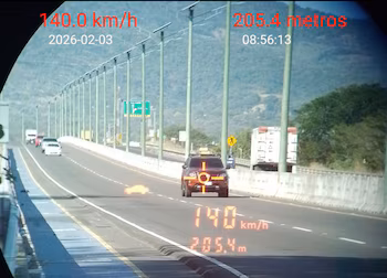 Le régime des amendes photographiques pour excès de vitesse, soutenu par la technologie, atteint 73 sanctions uniquement sur la route du port de La Libertad. (Photo : VMT El Salvador)