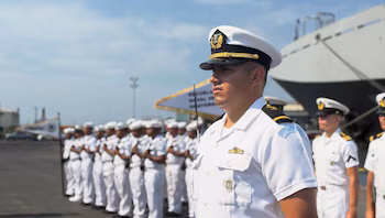 Les membres de l'équipage taïwanais participent à des activités protocolaires avec des officiers guatémaltèques./(Armée guatémaltèque)