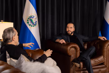 La visite du chanteur espagnol coïncide avec la montée du débat international sur la politique sécuritaire mise en œuvre par Bukele. (Avec l'aimable autorisation de Miguel Bosé)