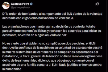 Capture d'écran du profil Twitter de Gustavo Petro, montrant un tweet sur fond sombre avec du texte blanc sur un bombardement de l'ELN et des accords de paix