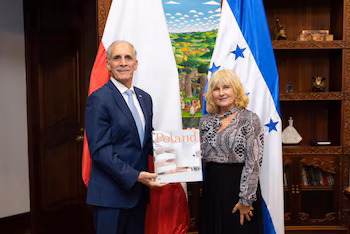 Le Honduras et la Pologne ont discuté de nouvelles opportunités d'investissement et de coopération bilatérale. (PHOTO : Présidence du Honduras)