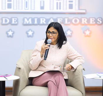 Photographie fournie de la présidente en charge du Venezuela, Delcy Rodríguez, s'exprimant lors d'un événement gouvernemental ce 22 mai 2026, à Caracas (Venezuela). EFE/Palais de Miraflores