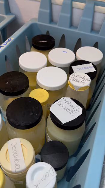 L'hôpital universitaire s'occupe jusqu'à 60 nouveau-nés en même temps, chacun ayant un besoin quotidien de près de huit onces de lait maternel.