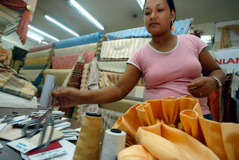 La Fondation salvadorienne pour un soutien intégral a lancé un appel à la prudence dans l'analyse de l'évolution récente des principaux défis auxquels sont confrontées les petites entreprises, soulignant l'incertitude quant aux causes de la situation actuelle. EFE/Mike Alquinto/Archives