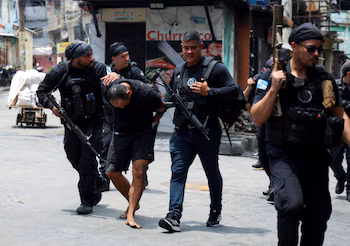 Les forces de sécurité brésiliennes participent à une opération dans la favela de Penha contre l'une des plus grandes organisations criminelles du pays (REUTERS/File)