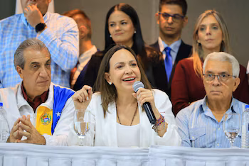María Corina Machado a rencontré au Panama des représentants de la Plateforme unitaire, la principale alliance d'opposition du Venezuela.
