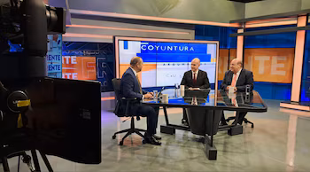 Au cours de l'interview, Jorge Arriaza, président de l'ASI (à droite), a indiqué que l'intégration régionale sera un axe central du sommet avec la participation des autorités du Honduras, du Guatemala et du Salvador./ (Front to Front)