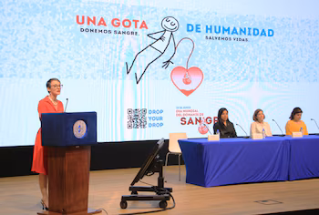 La représentante de l'OPS/OMS au Panama, Ana Rivière-Cinnamond, a souligné l'importance du don volontaire. (Minsa)