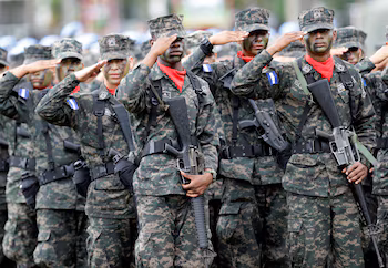 Photographie d'archives dans laquelle était enregistrée une escouade de membres des forces armées honduriennes, à Tegucigalpa (Honduras). EFE/Gustavo Amador
