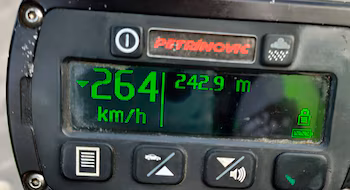 Polémique au Chili concernant un conducteur arrêté pour conduite à 264 km/h et libéré