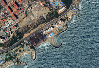 Une vue satellite montre l'Avenida La Playa à La Guaira, au Venezuela, le 8 mai 2026, avant deux puissants tremblements de terre Vantor/Handout via REUTERS