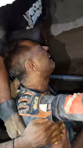 Le sauvetage de deux hommes après plus de 30 heures sous les décombres au Venezuela capture