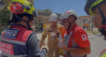 Des équipes spécialisées de six pays participent à la recherche et à l'extraction du Costaricain. Avec l'aimable autorisation de la Croix-Rouge du Costa Rica