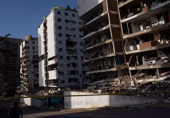 Dommages structurels aux bâtiments de Playa Grande après les tremblements de terre qui ont touché La Guaira, Venezuela (REUTERS)