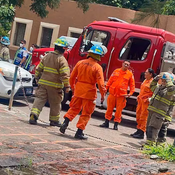 La Croix-Rouge salvadorienne, le CEM, les pompiers et la police nationale civile sont intervenus dans l'empoisonnement de l'institut. (Autorisation : Réseaux sociaux)