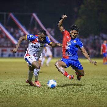 Luis Ángel Firpo, FAS, footballeur salvadorien