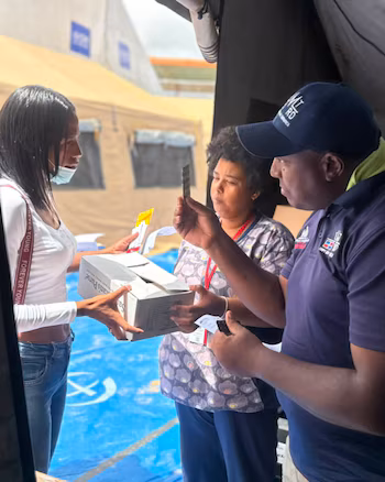 Les chiffres officiels ont enregistré 710 consultations générales et d'urgence, 232 soins gynécologiques, 144 soins pédiatriques et 114 soins de santé mentale. (Photo fournie par le ministère de la Santé publique de la République dominicaine)