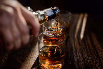 Selon le jugement, la réforme constitutionnelle de 2010 a transféré au Congrès le pouvoir de dicter des restrictions sur la vente de boissons alcoolisées. (crédit : Freepik)