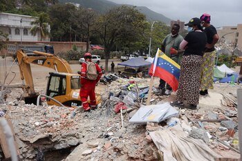 Au total, 17 907 personnes ont perdu leur logement et restent déplacées dans des camps temporaires (Reuters)